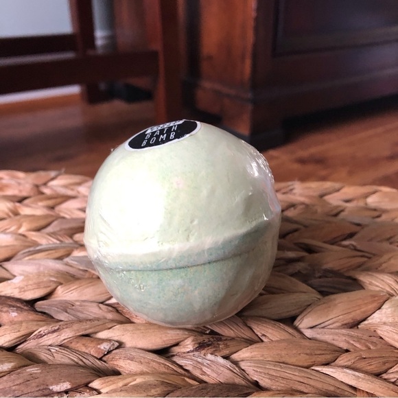 Earth First Bath Bomb - Picture 2 of 2